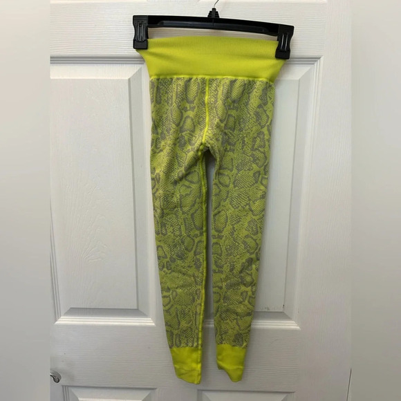 Bombshell Sportswear Snake Seamless leggings Size XS - Picture 4 of 6